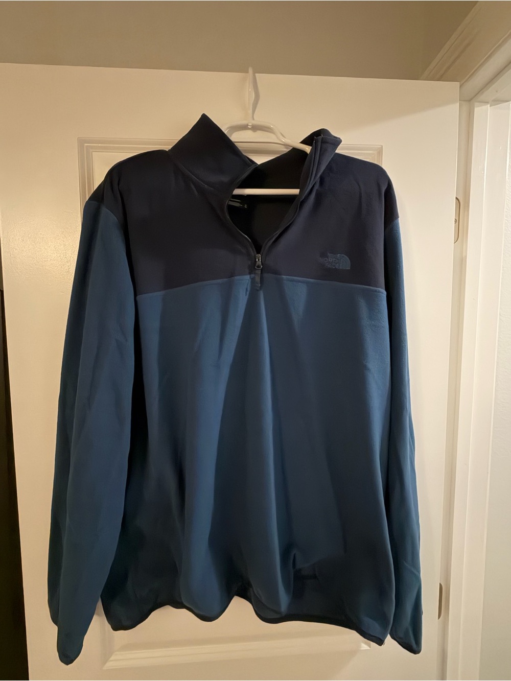 Men’s north face pullover size XL